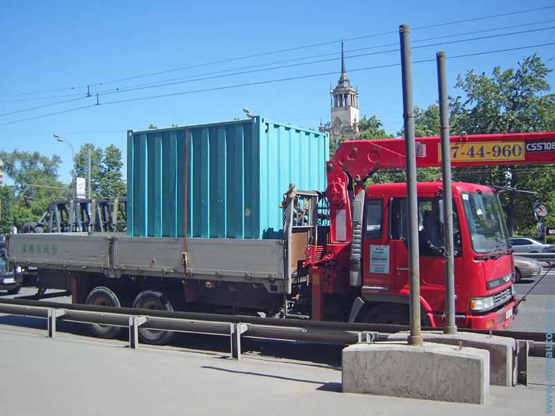 Перевозка железнодорожного контейнера полностью загруженного весом 5 тонн манипулятором. Транспортная компания МосАвтоПро.
