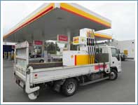 Перевозка раздаточных колонок Shell минигрузовиком с гидробортом (гидролифтом).